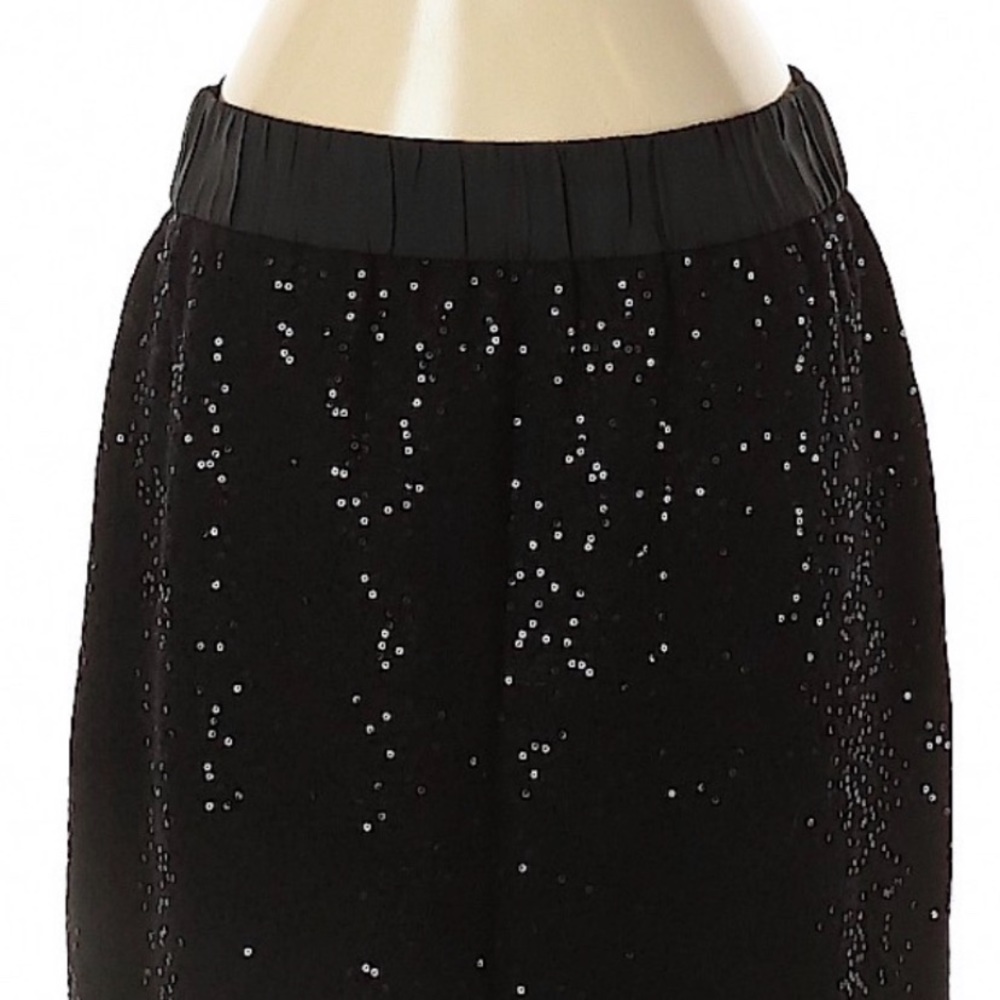 💥🎉❤️ HP!!! 🥳 Loft Black Sequin mini skirt
